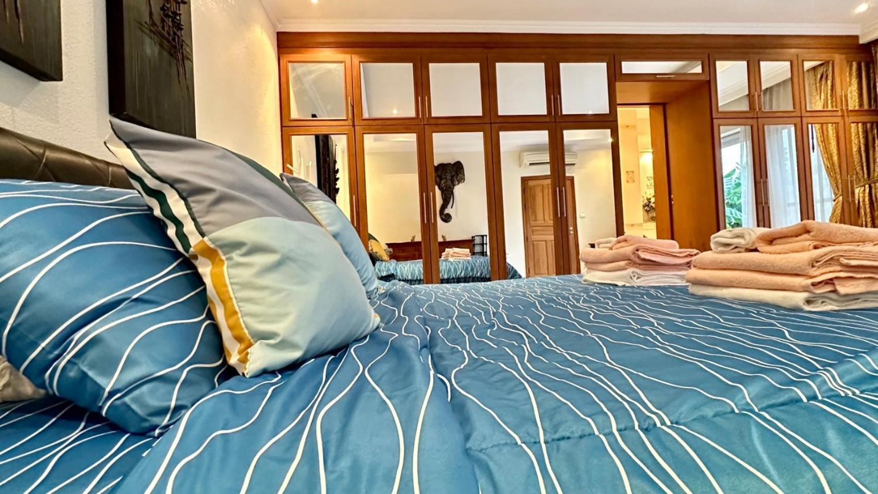 Villa Luxury & Huge Garden Pool Semi-4bed Near & Walking Street