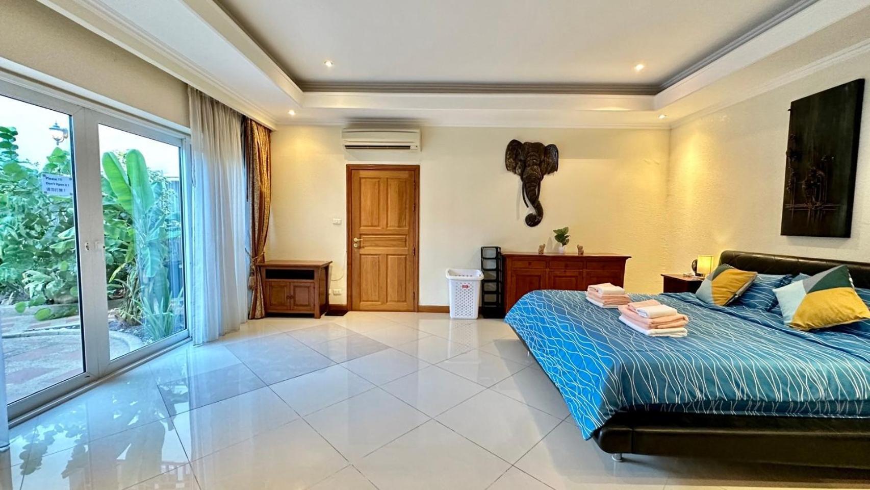Luxury & Huge Garden Pool Semi-4bed Near & Walking Street Pattaya