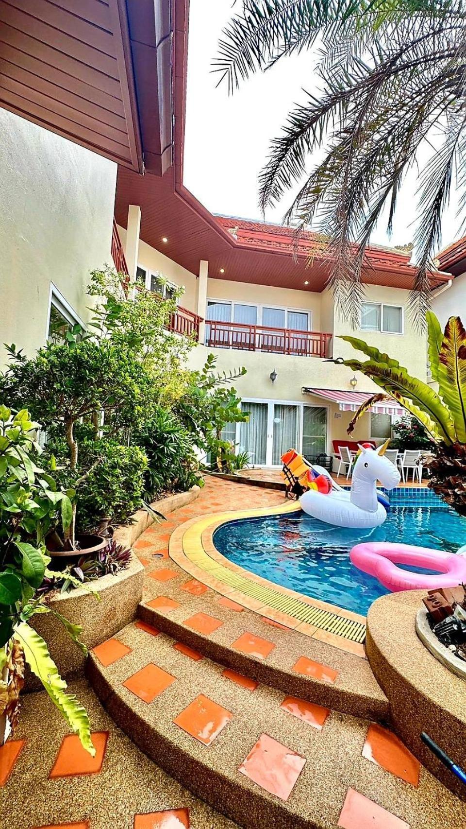 Luxury & Huge Garden Pool Semi-4bed Near & Walking Street Villa Pattaya